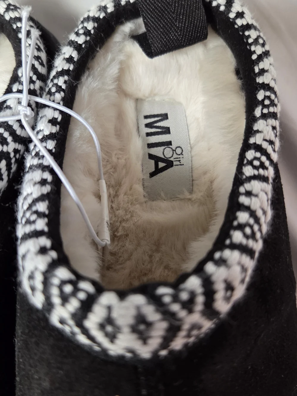 Mia Girl‎ Black Slippers Size 4